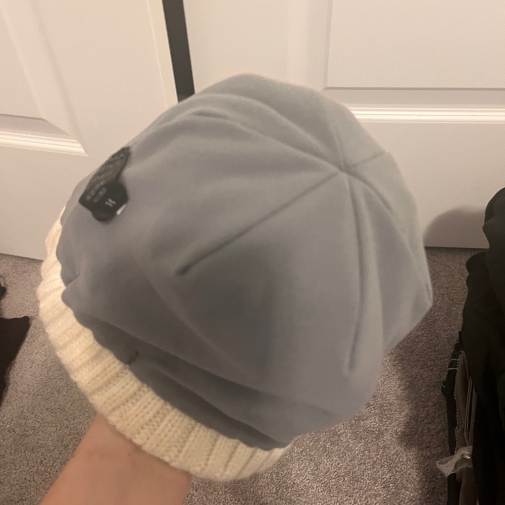 UNDER ARMOUR WINTER HAT - Picture 6 of 6
